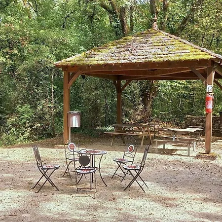 Κάμπινγκ Unique Et Insolite Bus Iliade Bourg (Haute-Marne)